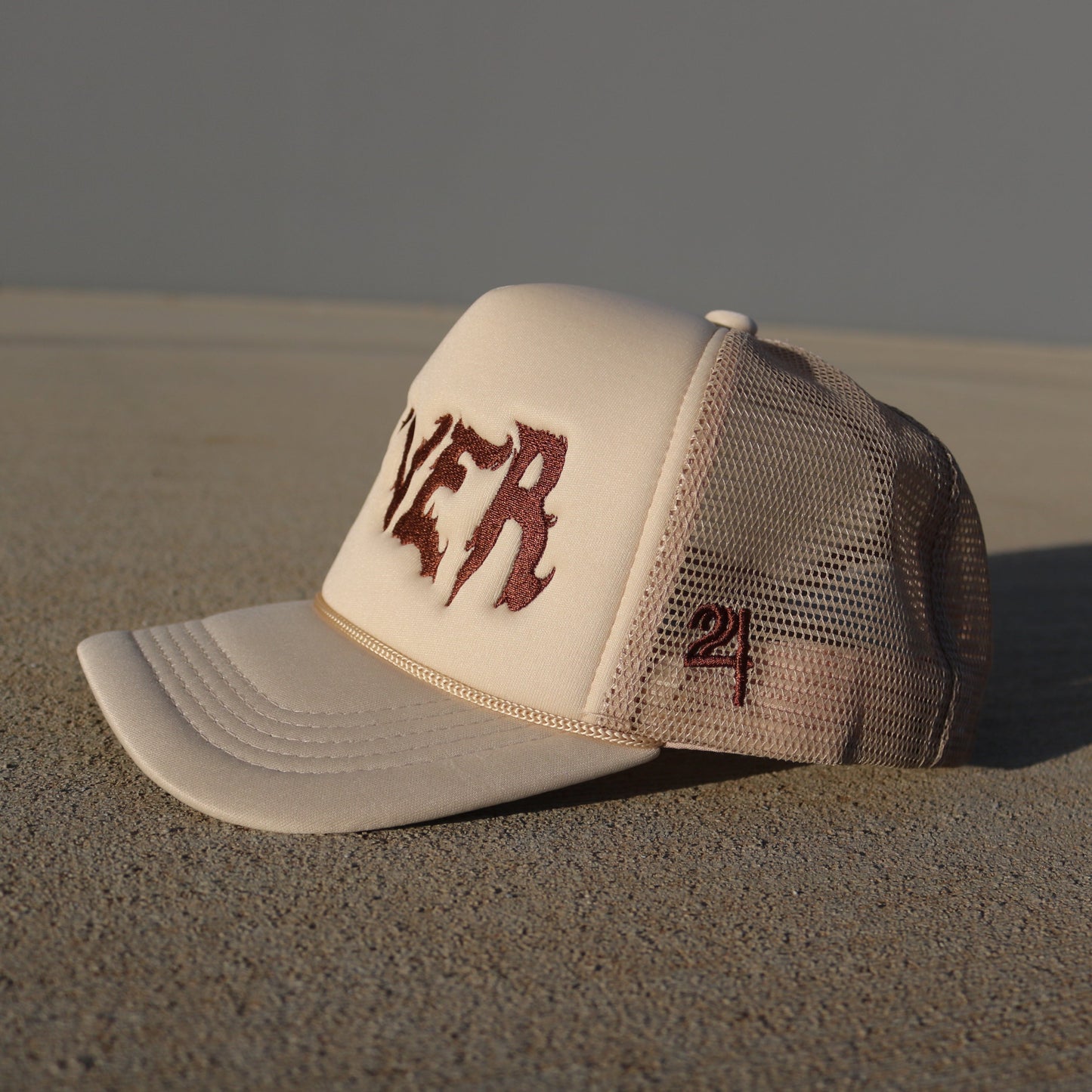 CREAM YUVER TRUCKER HAT