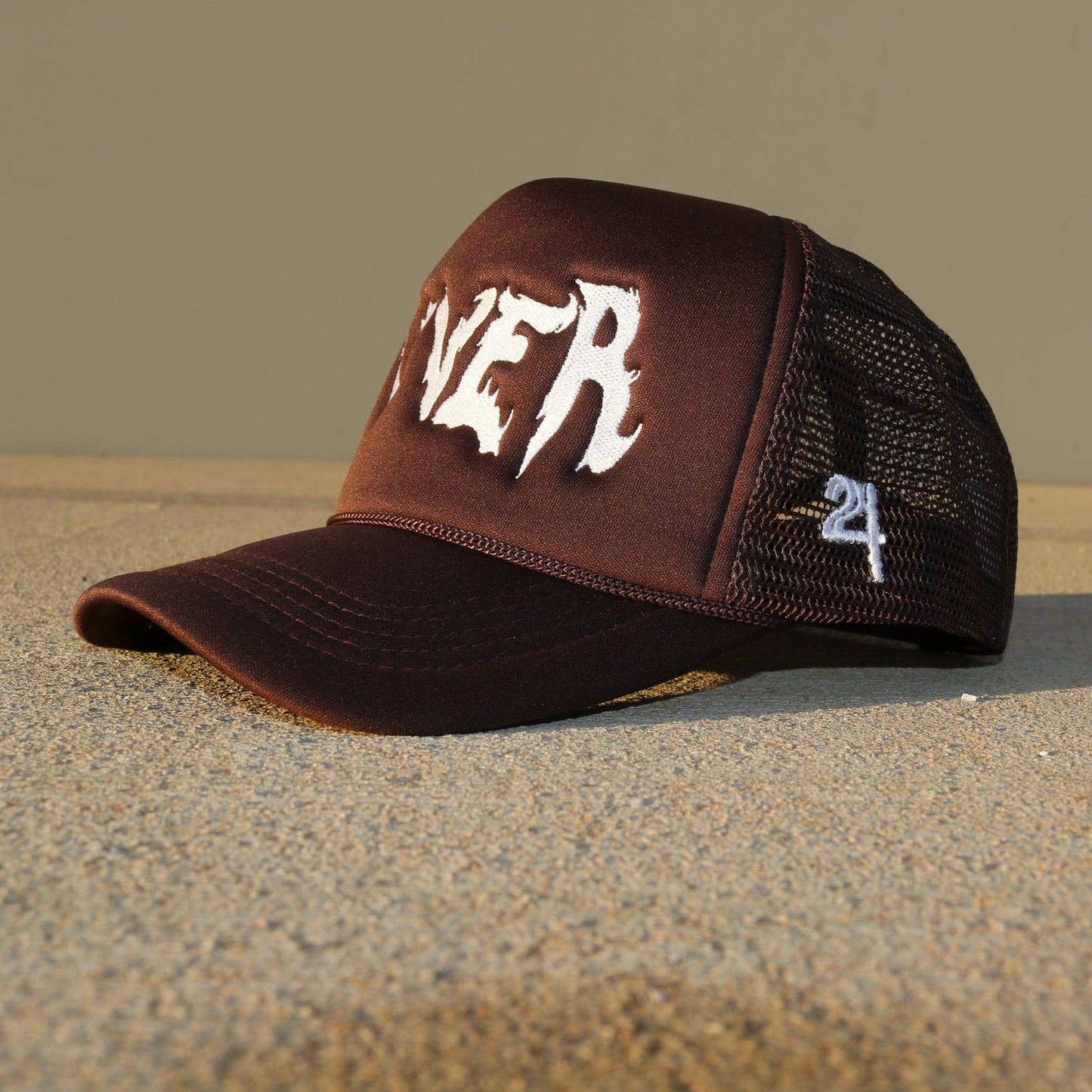 BROWN YUVER TRUCKER HAT