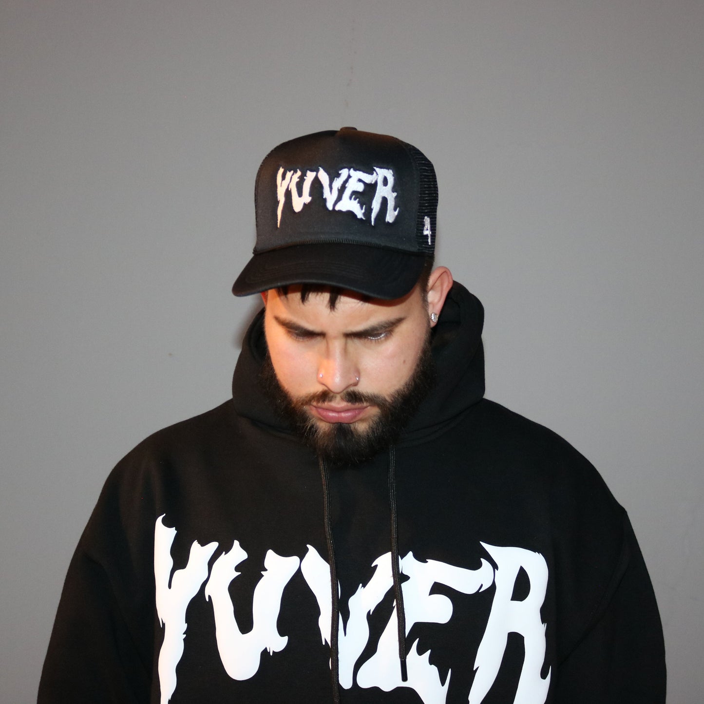 BLACK YUVER TRUCKER HAT